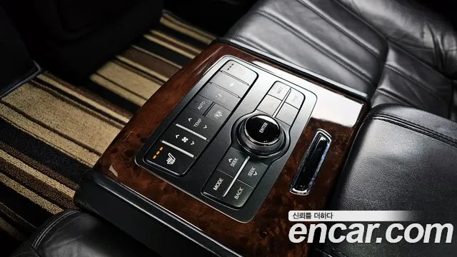 Hyundai Equus 2010 — фото 18
