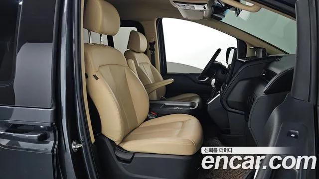Hyundai Staria 2023 — фото 10