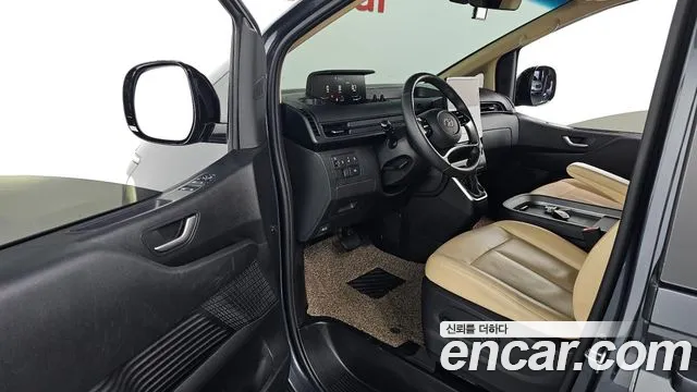 Hyundai Staria 2023 — фото 11