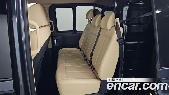Hyundai Staria 2023 — фото 12