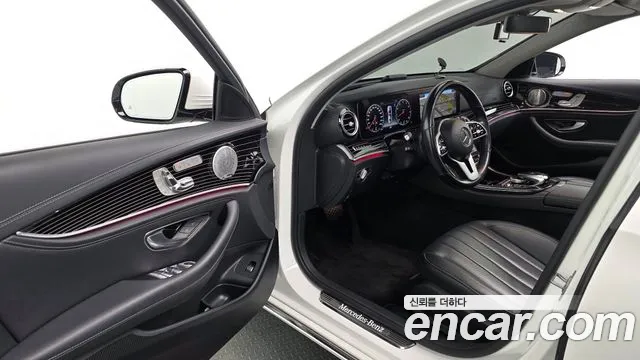 Mercedes-Benz E-Class 2019 — фото 11