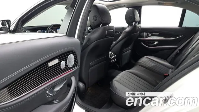 Mercedes-Benz E-Class 2019 — фото 12