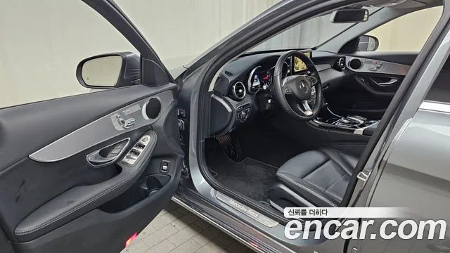 Mercedes-Benz C-Class 2017 — фото 10