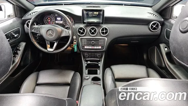 Mercedes-Benz A-Class 2016 — фото 7