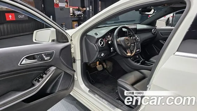 Mercedes-Benz A-Class 2016 — фото 11