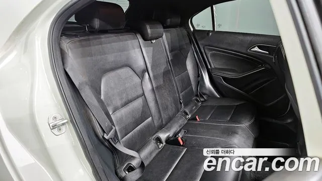 Mercedes-Benz A-Class 2016 — фото 12