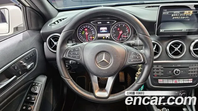 Mercedes-Benz A-Class 2016 — фото 13