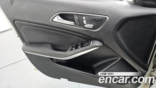 Mercedes-Benz A-Class 2016 — фото 14