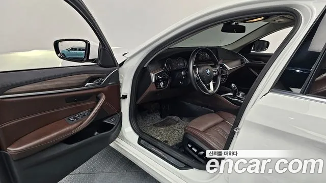 BMW 5-Series 2018 — фото 10