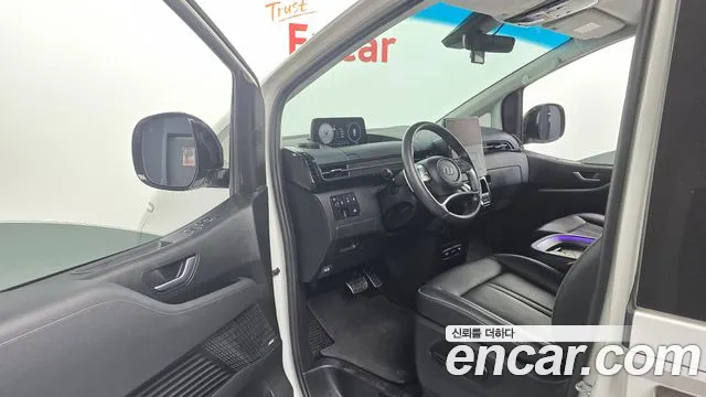 Hyundai Staria 2023 — фото 10