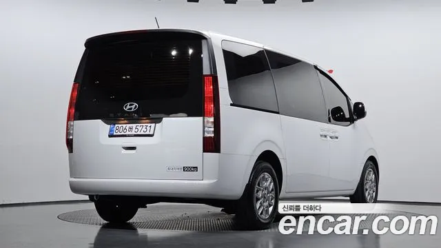 Hyundai Staria 2025 — фото 2