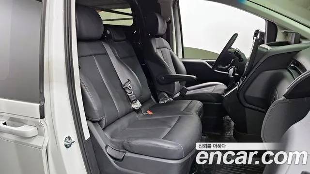 Hyundai Staria 2025 — фото 10