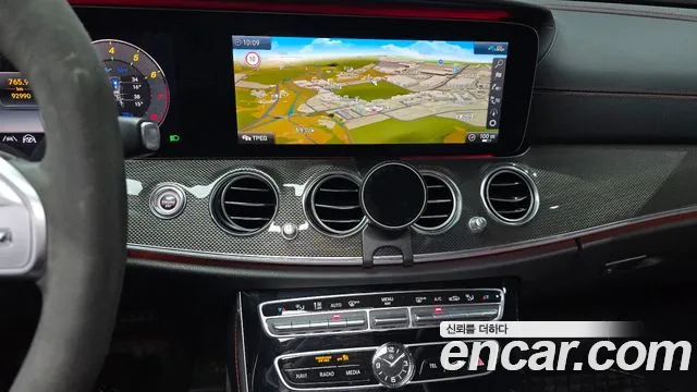 Mercedes-Benz E-Class 2020 — фото 16