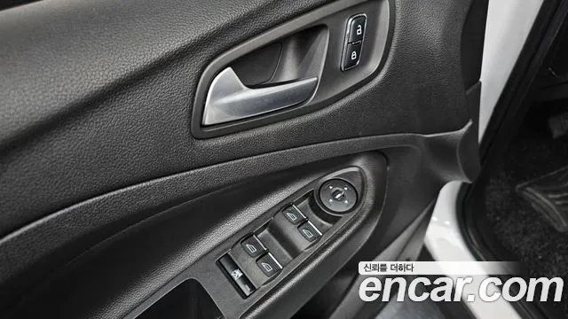 Ford Escape 2014 — фото 16