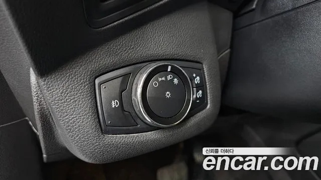 Ford Escape 2014 — фото 17