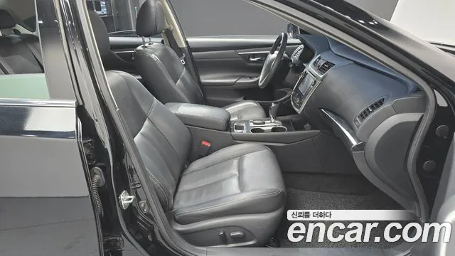 Nissan Altima 2017 — фото 10