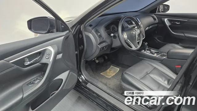 Nissan Altima 2017 — фото 11