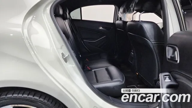 Mercedes-Benz A-Class 2018 — фото 12