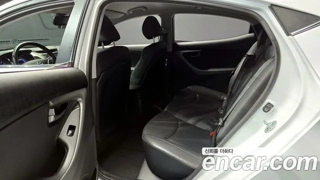 Hyundai AVANTE 2015 — фото 15