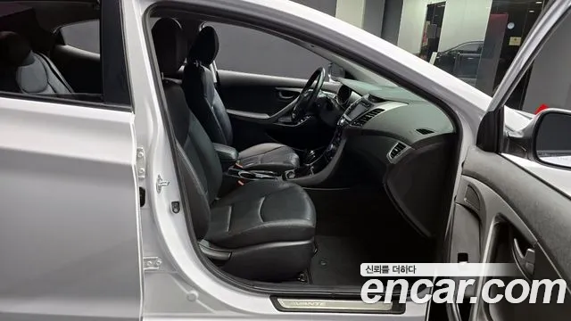Hyundai AVANTE 2015 — фото 16