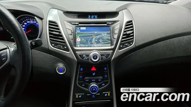 Hyundai AVANTE 2015 — фото 12