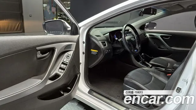 Hyundai AVANTE 2015 — фото 13
