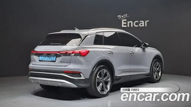 Audi Q4 e-tron 2023 — фото 2