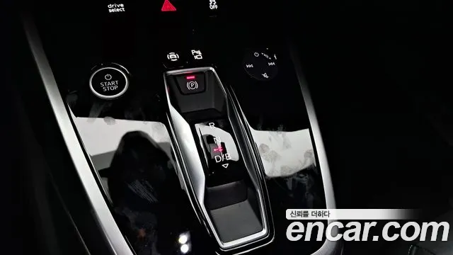 Audi Q4 e-tron 2023 — фото 9