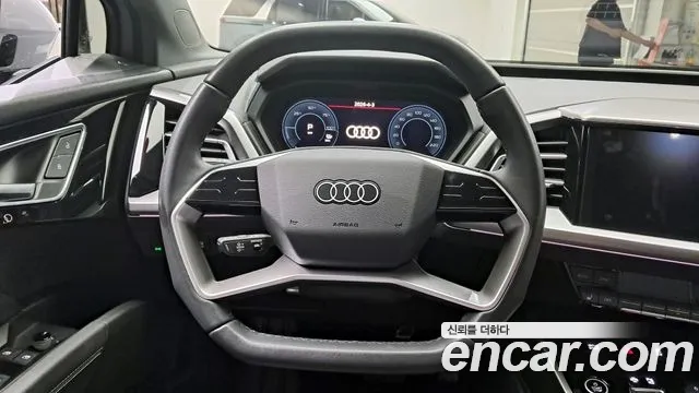 Audi Q4 e-tron 2023 — фото 13