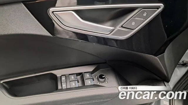 Audi Q4 e-tron 2023 — фото 14