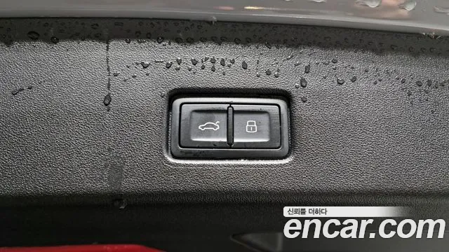 Audi Q4 e-tron 2023 — фото 18