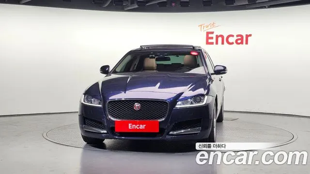 Jaguar XF 2018 — фото 3