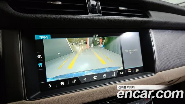 Jaguar XF 2018 — фото 15