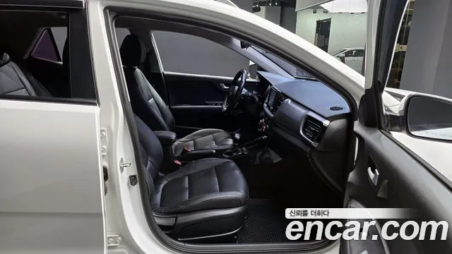 Kia Stonic 2018 — фото 10