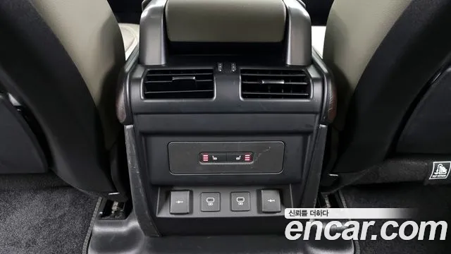 Land Rover Defender 2022 — фото 19