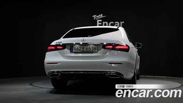 Mercedes-Benz E-Class 2022 — фото 4