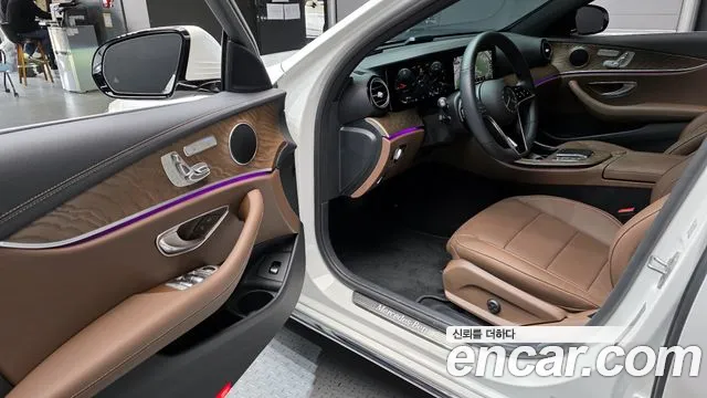 Mercedes-Benz E-Class 2022 — фото 11