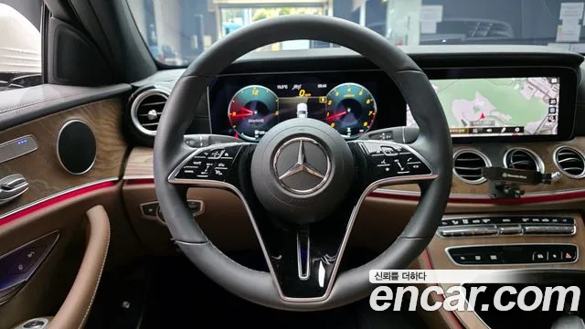 Mercedes-Benz E-Class 2022 — фото 13