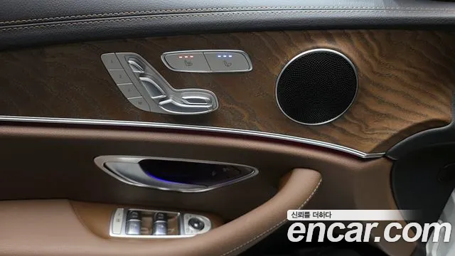 Mercedes-Benz E-Class 2022 — фото 18