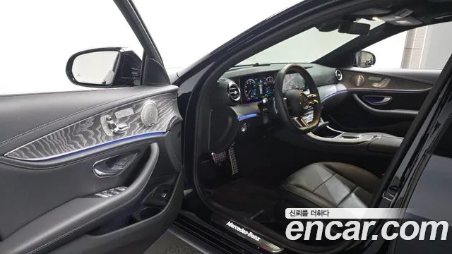 Mercedes-Benz E-Class 2023 — фото 10