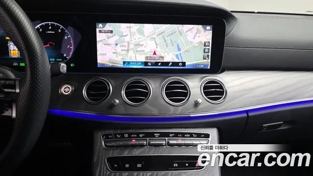 Mercedes-Benz E-Class 2023 — фото 13