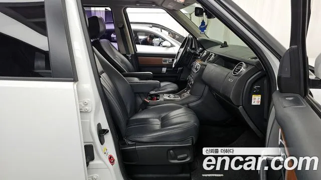 Land Rover Discovery 2015 — фото 11