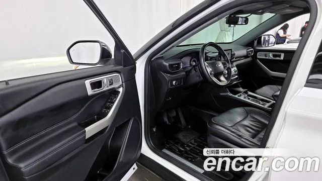 Ford Explorer 2020 — фото 10