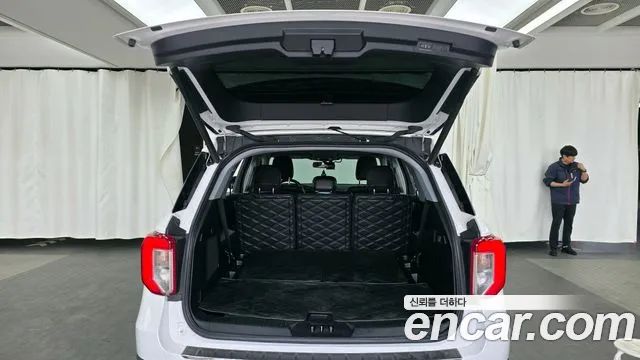 Ford Explorer 2020 — фото 20