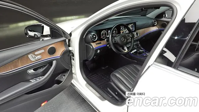Mercedes-Benz E-Class 2017 — фото 11