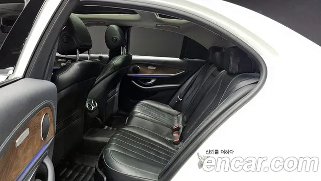Mercedes-Benz E-Class 2017 — фото 12