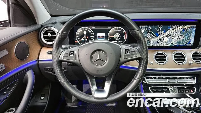 Mercedes-Benz E-Class 2017 — фото 13