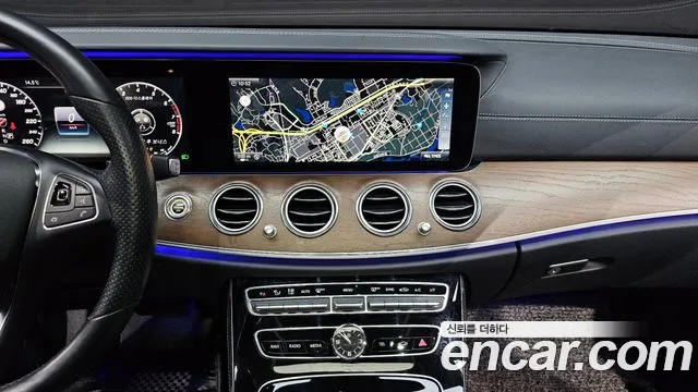 Mercedes-Benz E-Class 2017 — фото 15