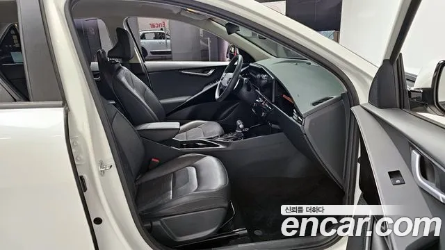 Kia Niro 2022 — фото 10