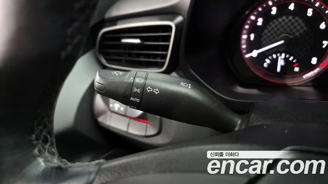 Hyundai Veloster 2019 — фото 17